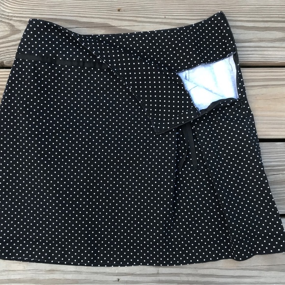 Women Black Skirt W/ White Polka dots for size des - Picture 5 of 7